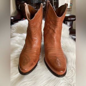 Brown URBAN Cowgirl BOOTS - 7.5